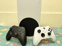 Xbox Series S | 512 GB | With Box | With 2 controllers