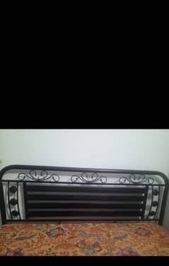 Rod iron bed 6/6.6 size without mattress