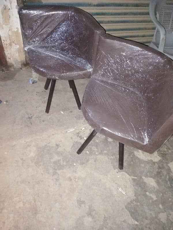 office chair ,  Table available 5