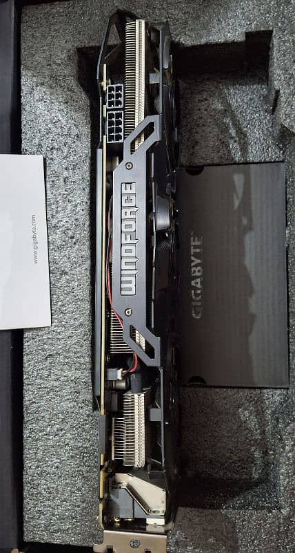 2 DEAD GRAPHIC CARDS  FOR SELL 3