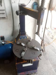Tyre changer machine