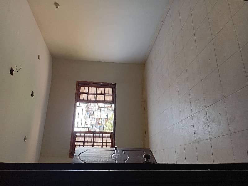 Spacious Upper Portion Is Available In Gulshan-e-Iqbal - Block 13-D2 For rent 3