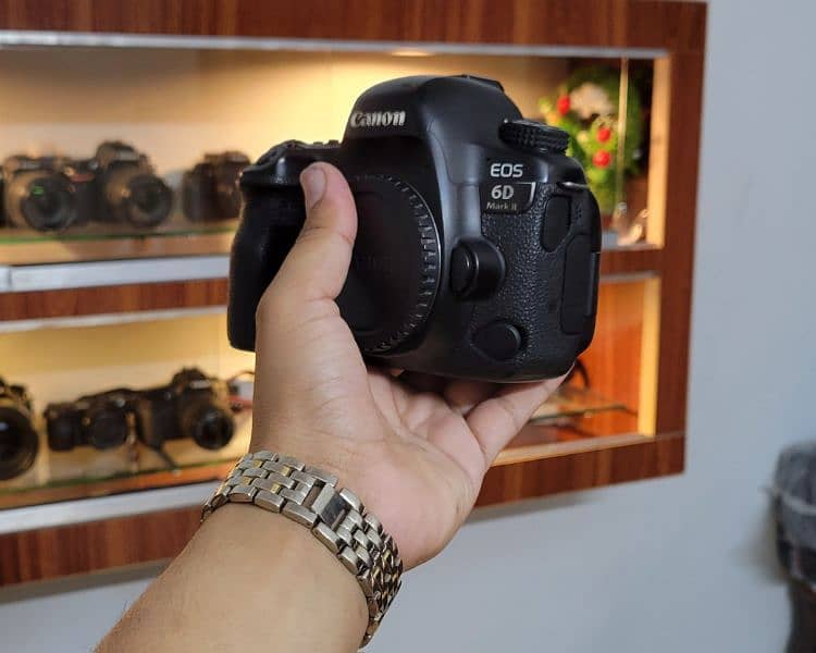 Canon 6d mark ii (Full-Frame Professional Body) 0