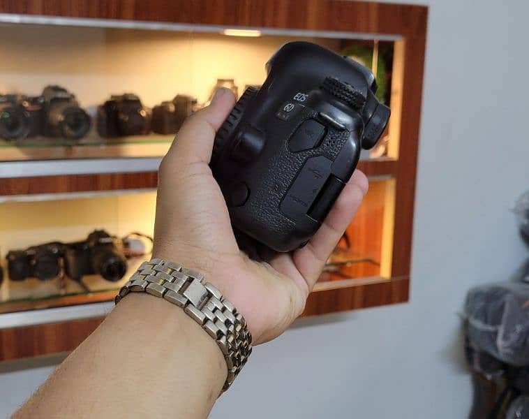 Canon 6d mark ii (Full-Frame Professional Body) 1