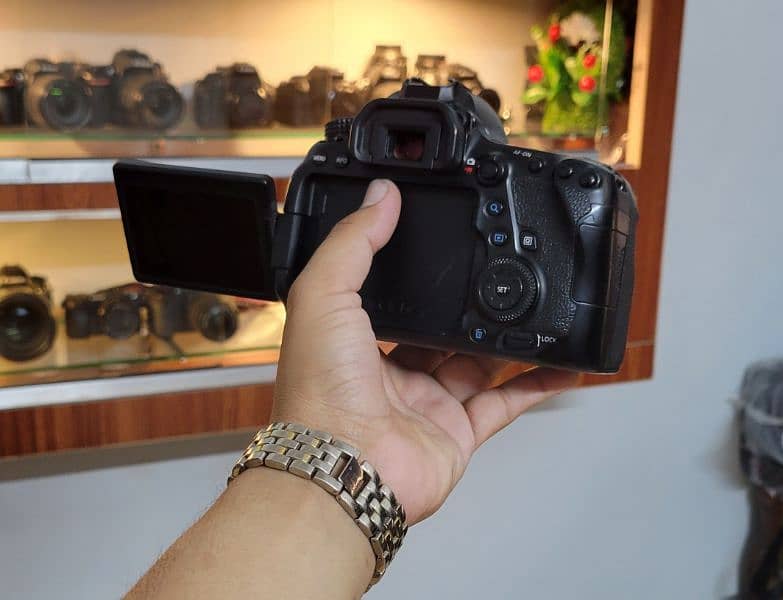 Canon 6d mark ii (Full-Frame Professional Body) 3