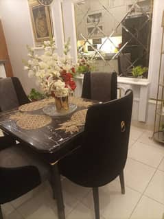 Luxirious dining table with chairs in good condition