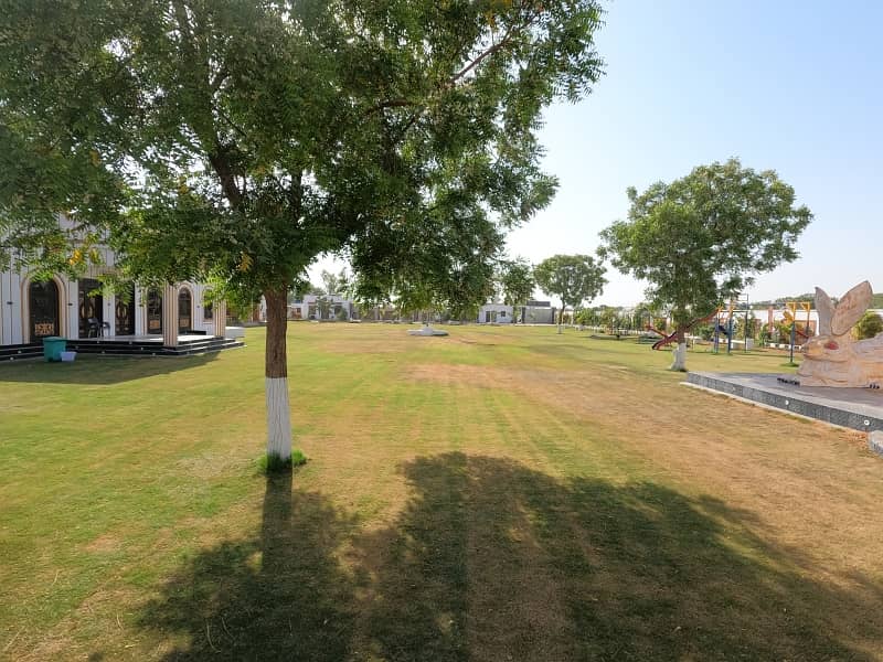 Farmhouses Lands 1000 SQ YARD JUST 12 LAC A golden opportunity for you A prime location 14