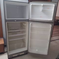 Singer medium size fridge for sale