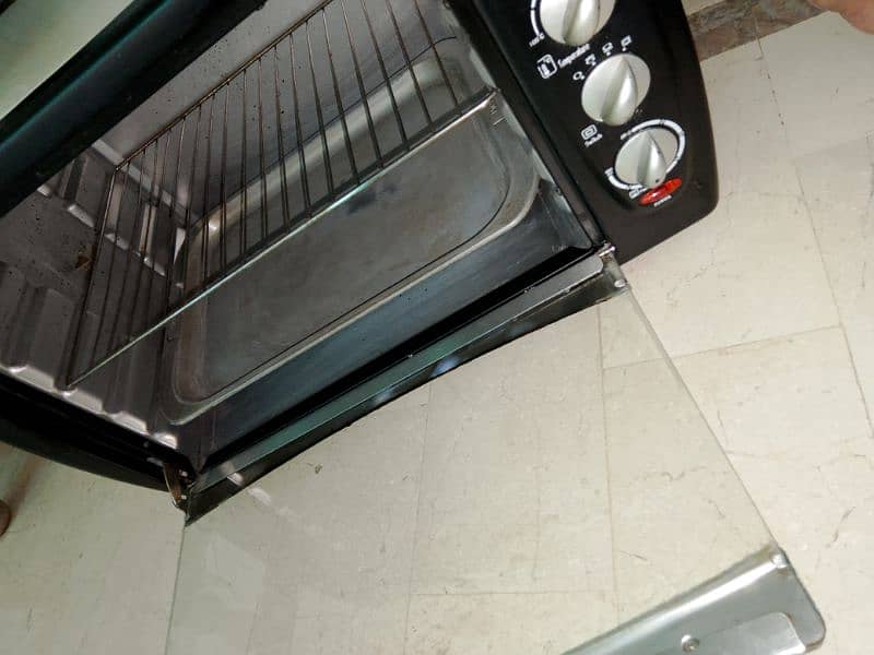 Electrical Oven Good Condition For Sale 4
