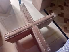 stylish table with 4 siting stool