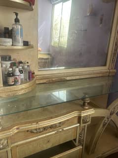 Dressing table urgent sale