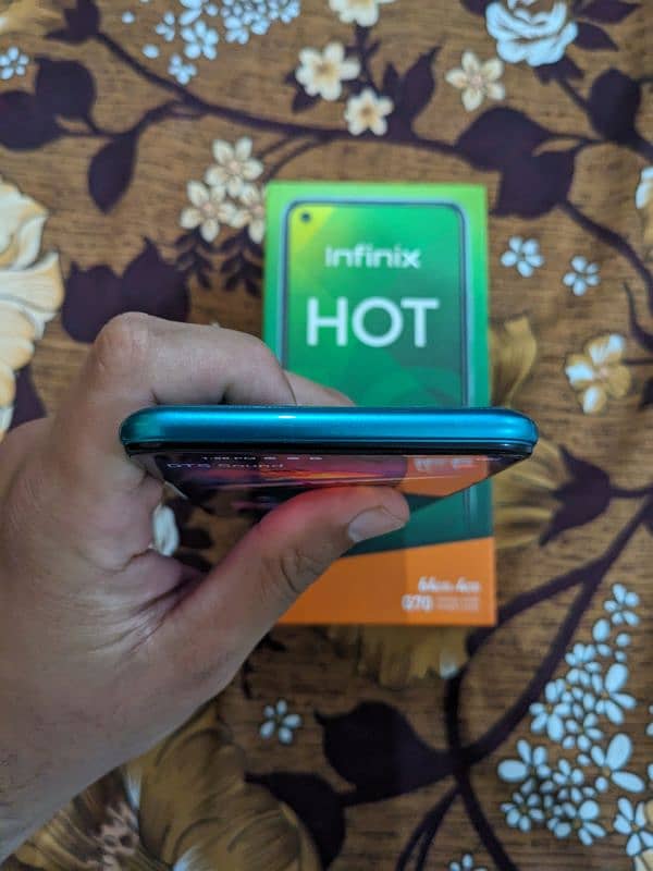 infinix hot 10 4Gb/64Gb With Box 10/10 6