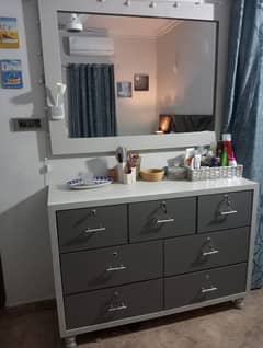 huge size premium quality dressing table