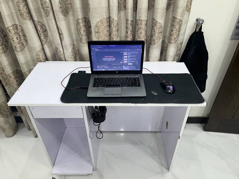 Office/Study/Computer Table.  Compact White Computer 0