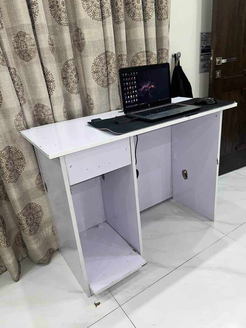 Office/Study/Computer Table.  Compact White Computer 4