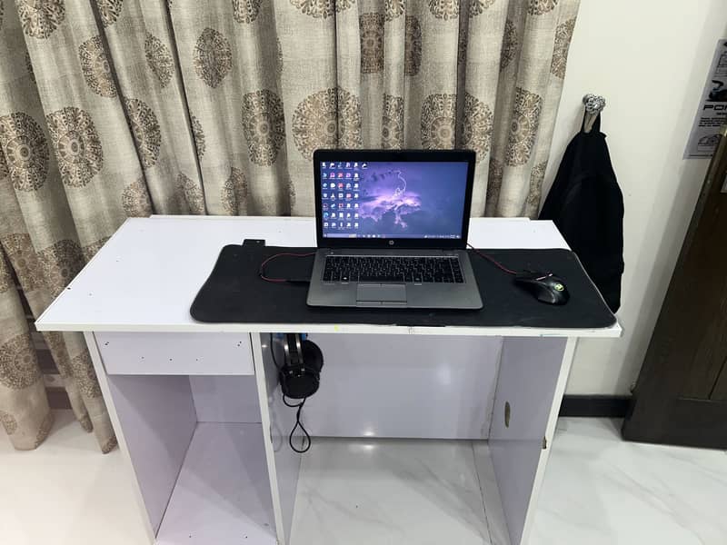 Office/Study/Computer Table.  Compact White Computer 5