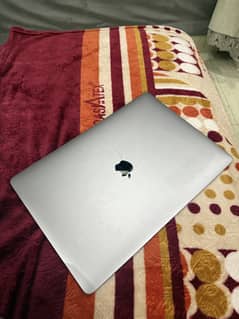 Macbook pro 15 inche 2018 32/1TB