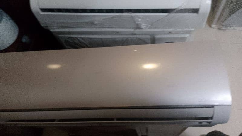 Gree 1.5 Ton DC Inverter 8