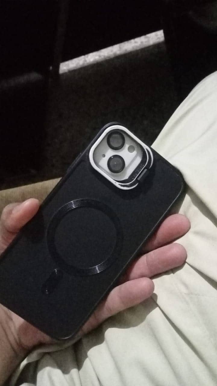 iPhone XR 64 GB waterpak esim 3 months pary hai chla k donga see pics 10