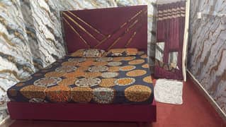 only 4 months used bed set with matress