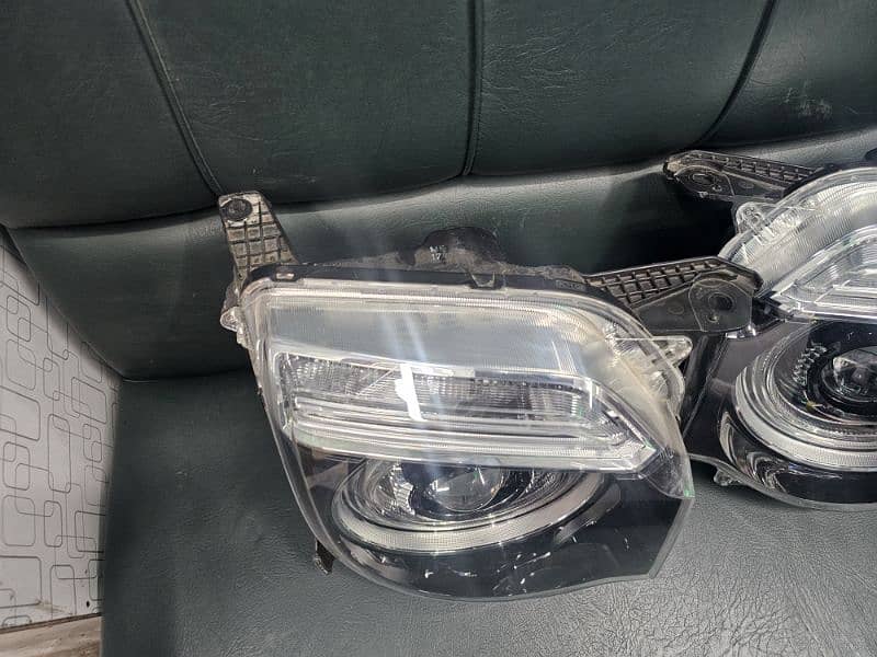 Honda N WGN Wagon 2022 headlights 1