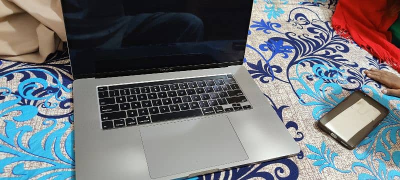 MacBook Pro 2019 16 inches i9 32/4/512 0