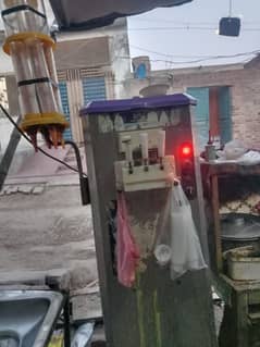 cone ice cream machine bohat ache condition ma ha