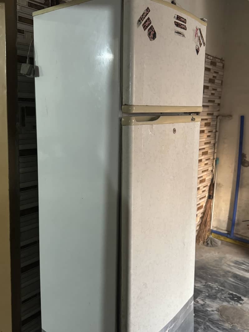 2nd Hand Peel Fridge 3