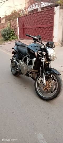 Aprilia mana 850