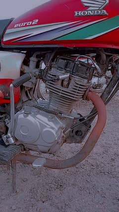 Honda 125 golden number28