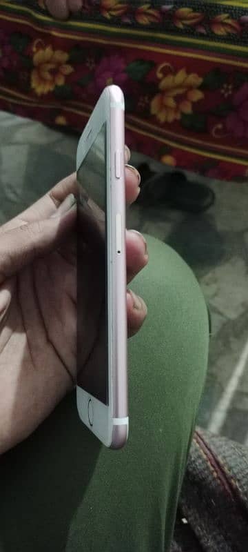 I Phone 7 bypass 32Gb 10/10 condition With Caharger urgent sale 2