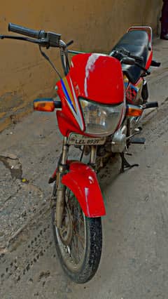 Honda 125 deluxe for sale, good condition.