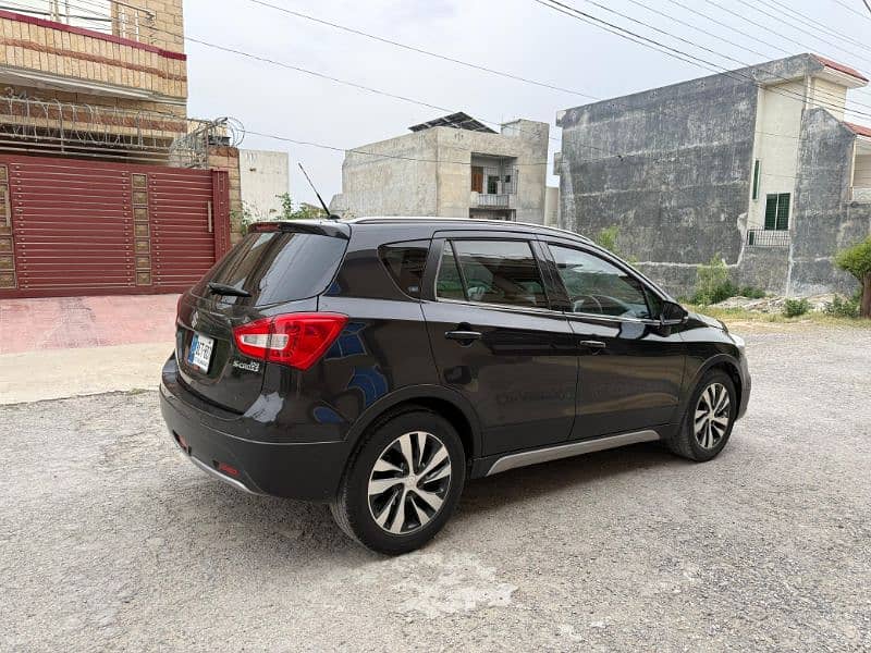 Suzuki S cross 4