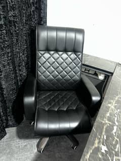 Boss chair best quality like brand new