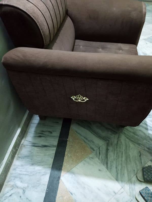 2 sofa only 4 month use and 10 / 9 confection 1