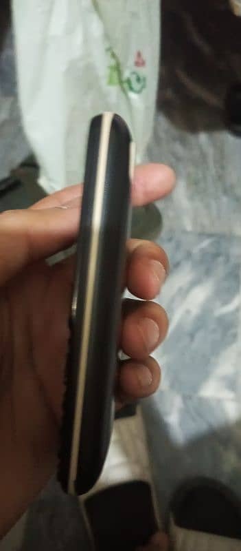 9/10 condition almost new mobile use just 5 month's working fine 2