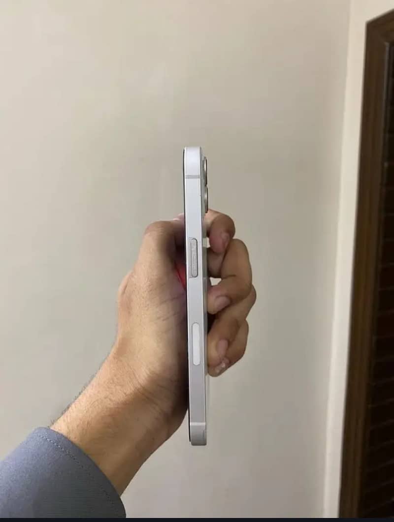 iPhone 13 factory unlock 128gb waterpack. 1