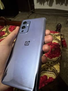 OnePlus 9 5G – 128GB (Almost Brand New) No Green Lines