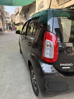 Toyota Passo Pearl Black