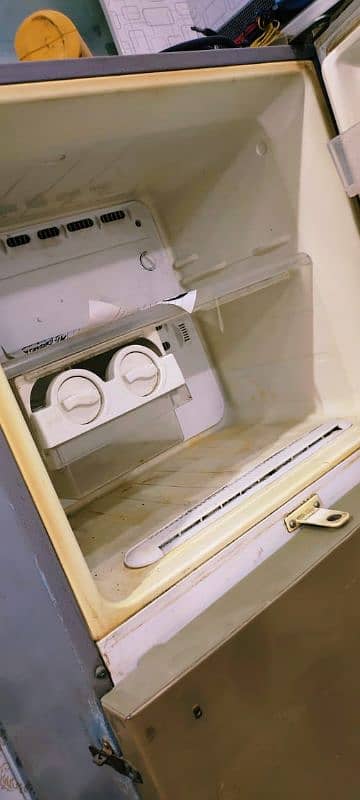 samsung (medium) size fridge for sale 6