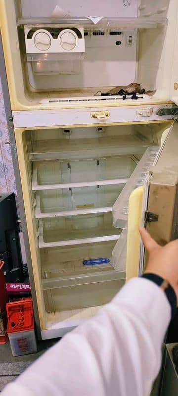 samsung (medium) size fridge for sale 11