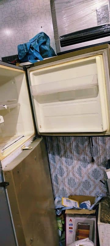 samsung (medium) size fridge for sale 12
