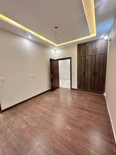 3 MARLA 2 ND FLOOR HOT LOCATION