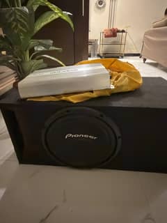 Woofer and amplifier
