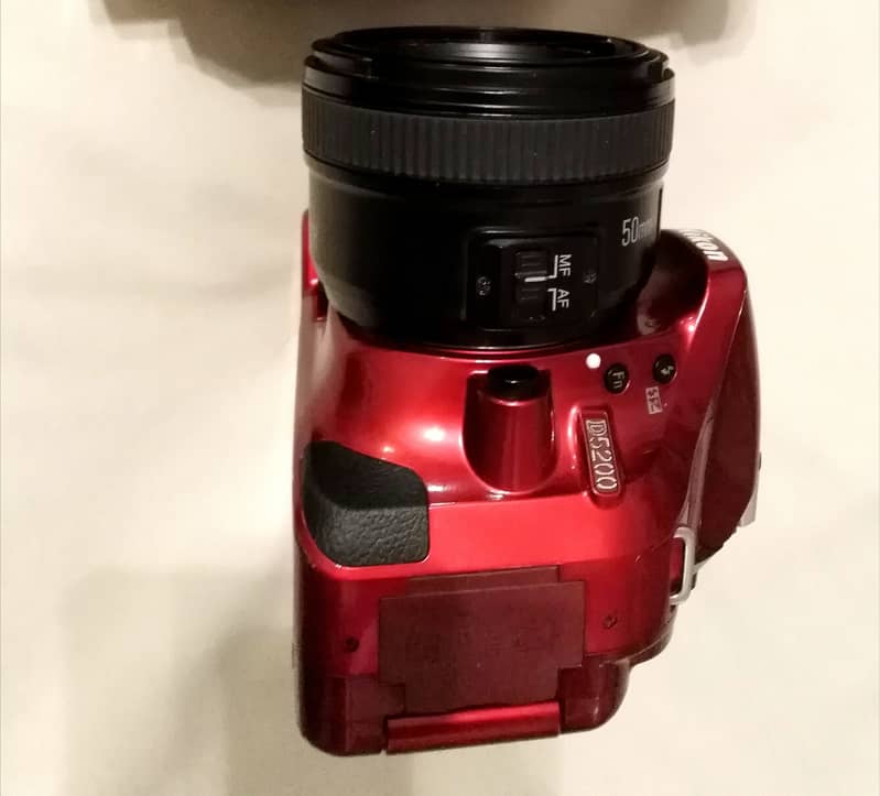 Nikon D5200 with 50mm F1.8 G Portait Lens, 1st Owner with Box 1
