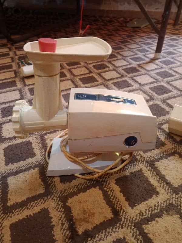 Electric meat mincer, slicer 10