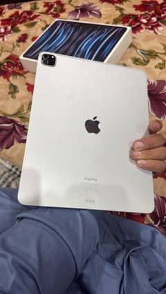 Apple ipad pro m2 12.9 iches full box new condition