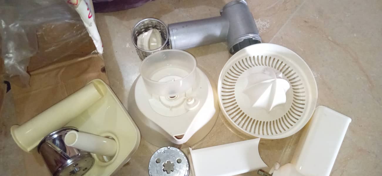 Qeema Machine With Juicer Machine. 2 in 1 Machine. 4