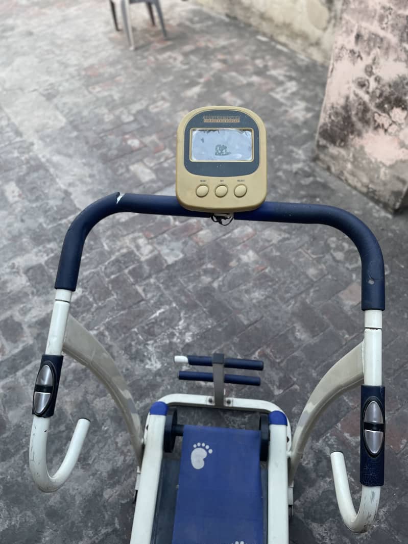 Running track machine gym exercise 3