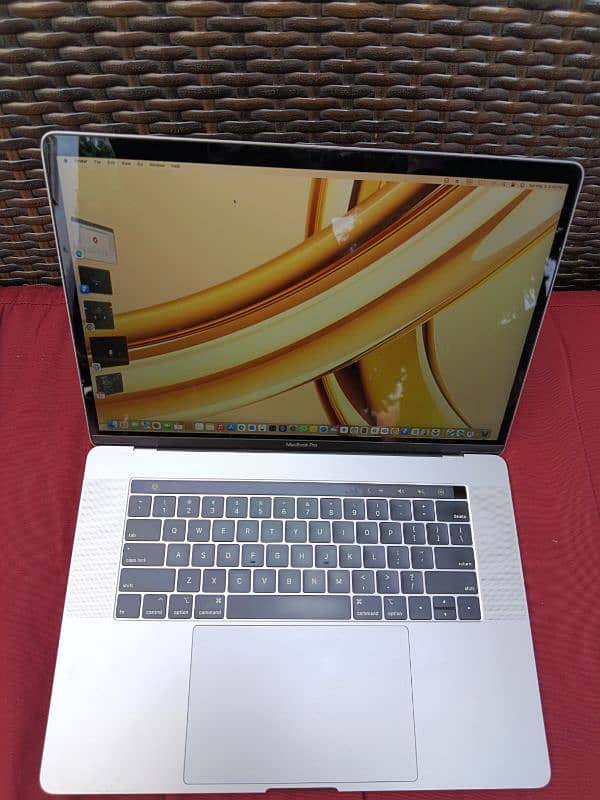 MacBook Pro 2019 | i9 | 32GB RAM | 512GB SSD | 4GB Graphics 0